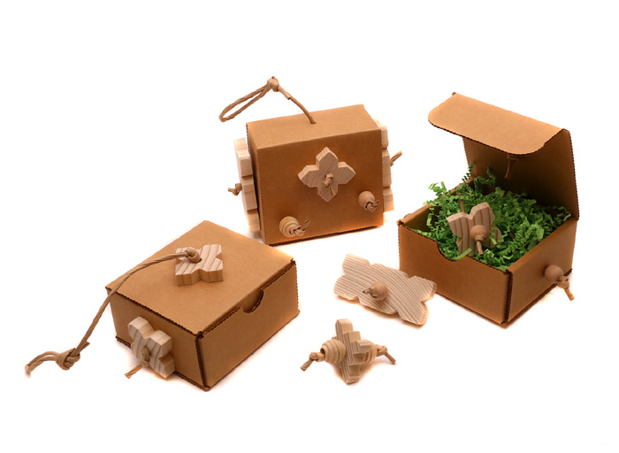 Woodland Parrot Enrichment Box Toy Set